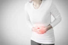 腹部疼痛和腹泻的原因是什么？